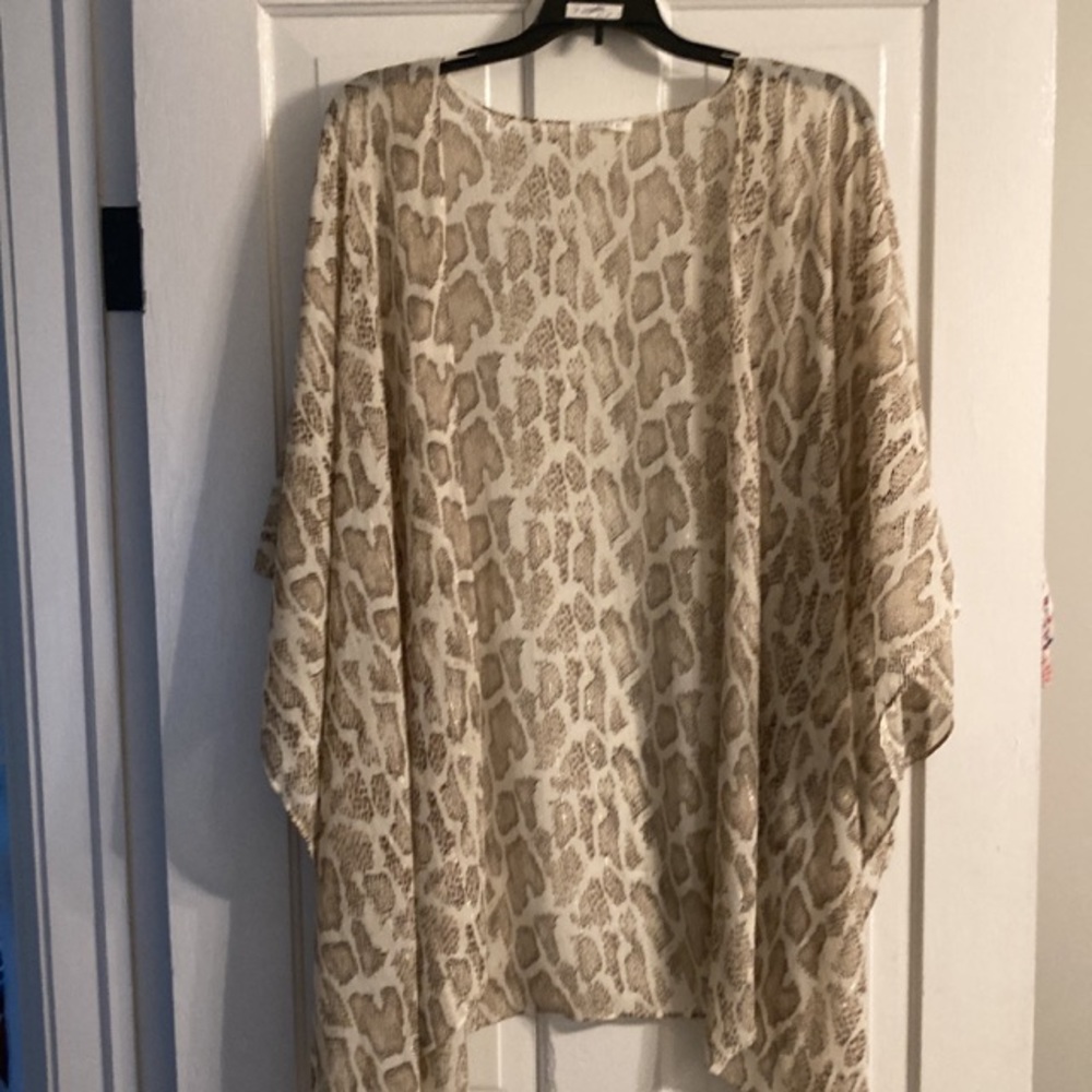 Boutique one size animal print kimono